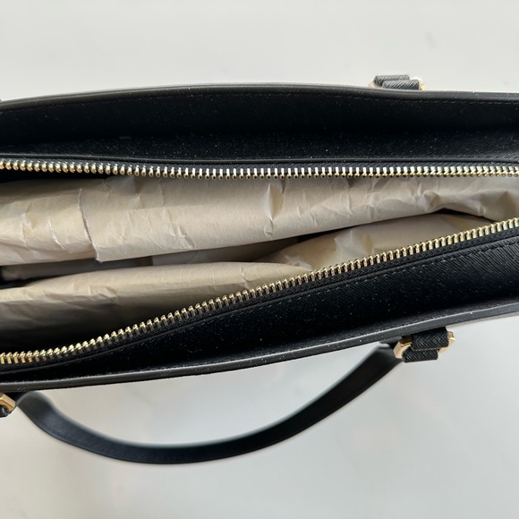 Brand new Tory Burch Emerson Tote Bag - Picture 3 of 10